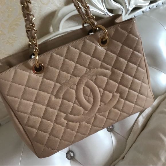 authentic Chanel bag! - Picture 2 of 8